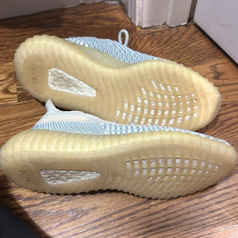 Yeezy Boost - Picture 2 of 2